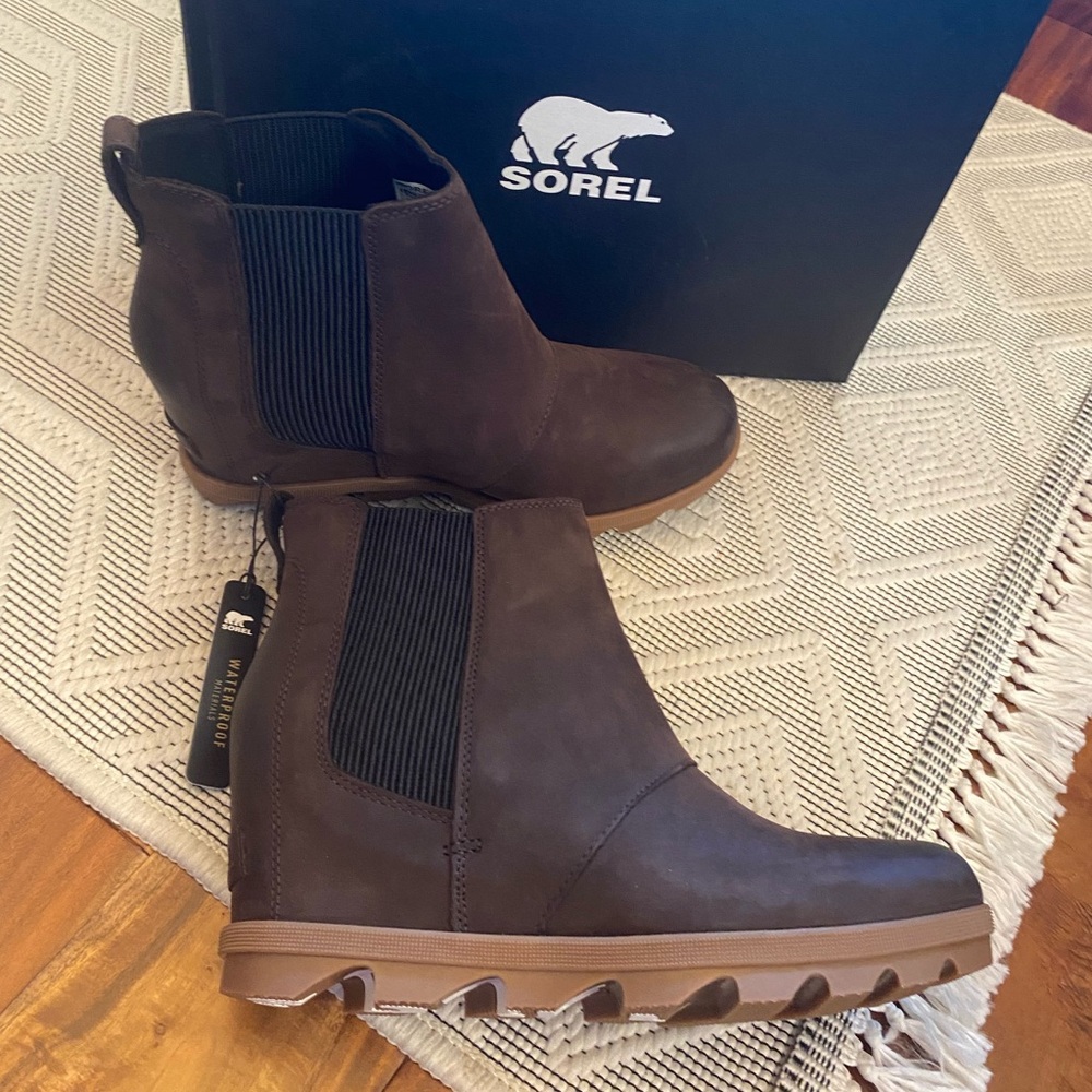 Sorel Joan Of Arctic Wedge Chelsea Boots